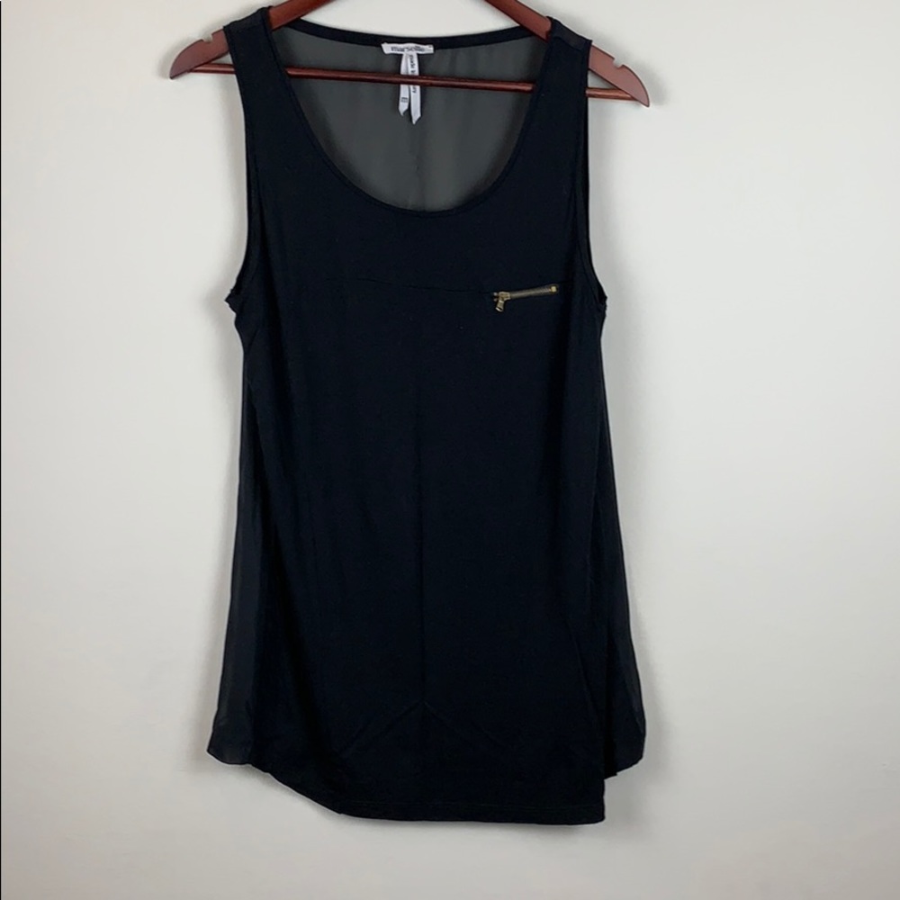 Blac tank with small decorative zipper